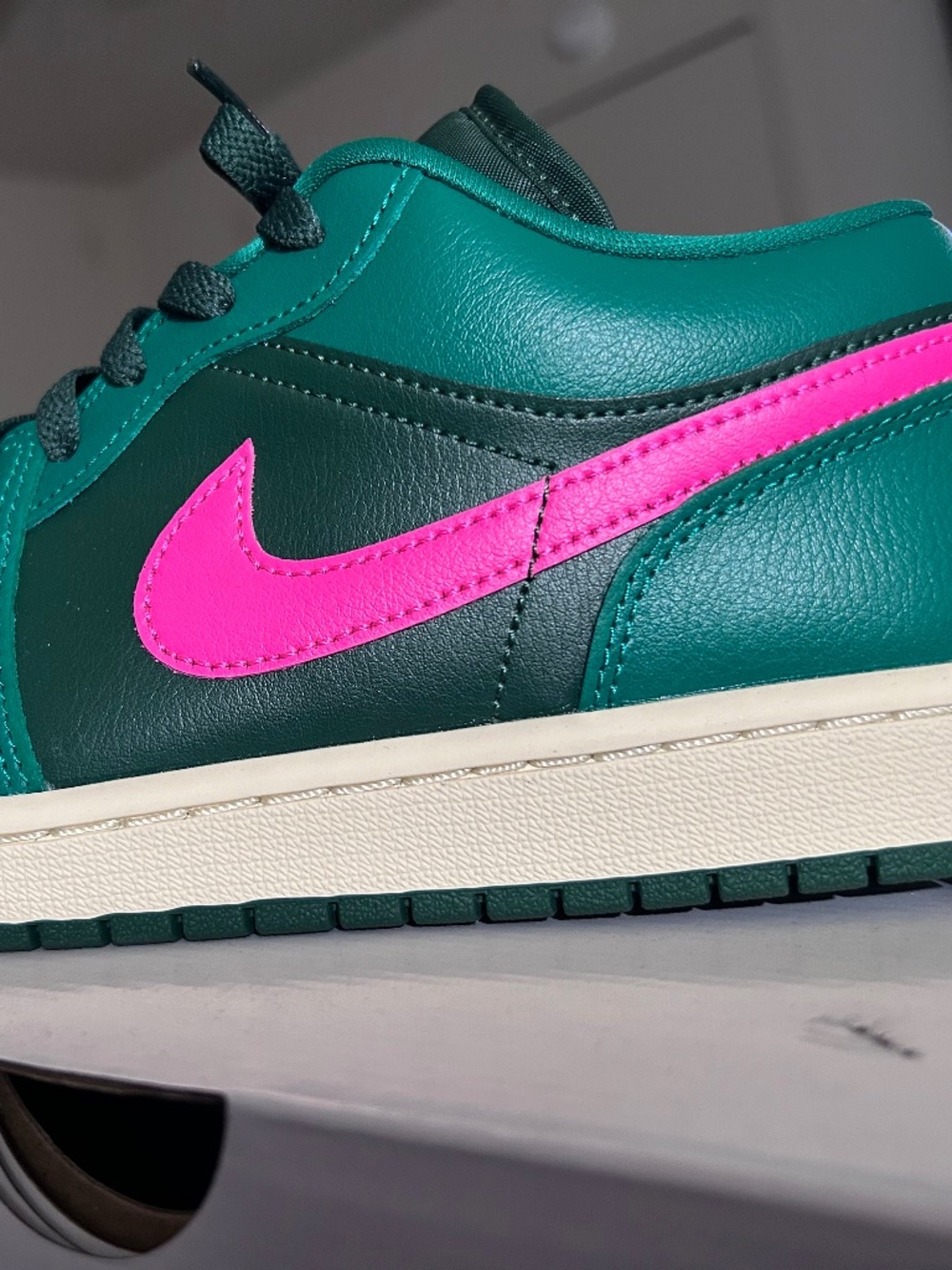 Nike Air Jordan 1 Low - Picture 6 of 12